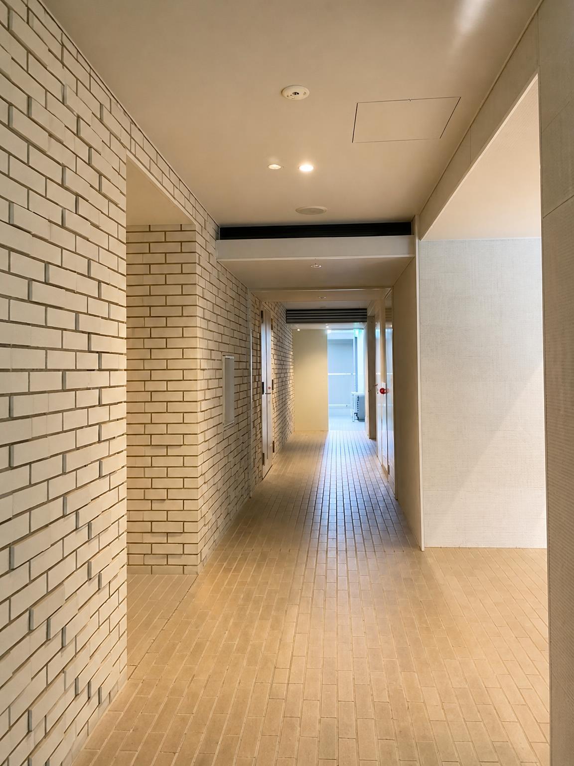 Uniheim Nakanoshima Dojimagawa Tower Residence — photograph 2