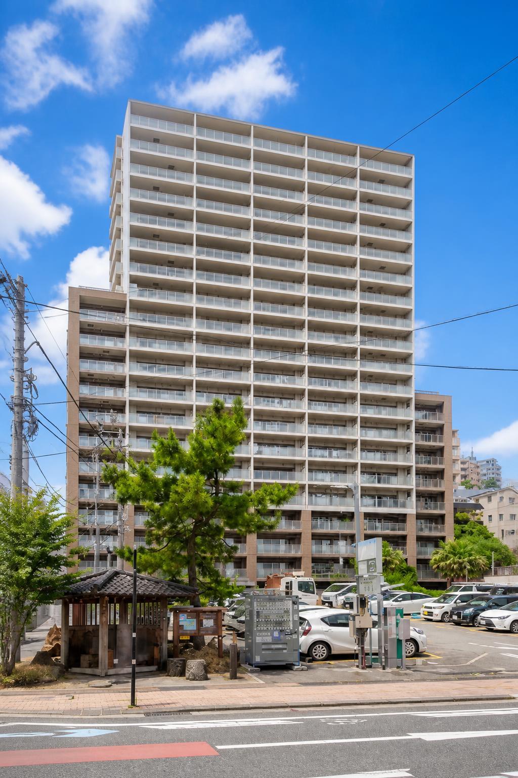 Leben Resocia Atami Seaside Tower — photograph 2