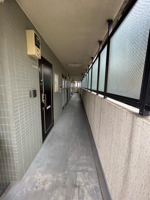 Apartment Building in Nerima-ku, Tokyo — photograph 4