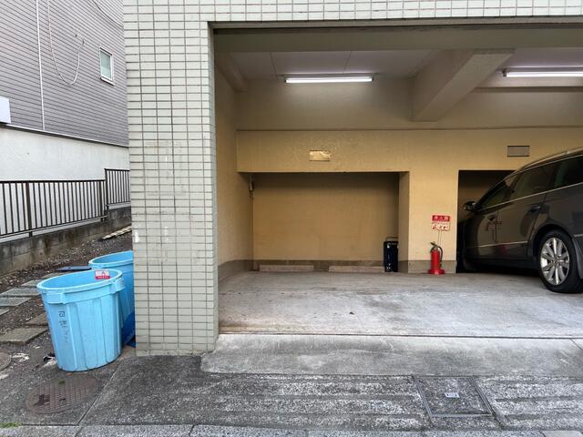 Apartment Building in Nerima-ku, Tokyo — photograph 5