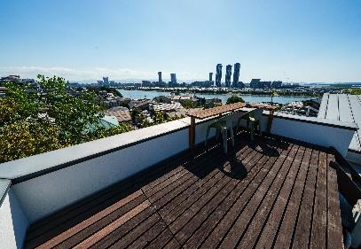 Grand Seven-Bedroom House in Fukuoka — photograph 3