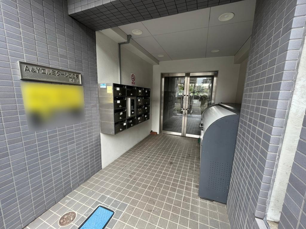 Apartment Building in Shimorenjaku, Mitaka — photograph 2