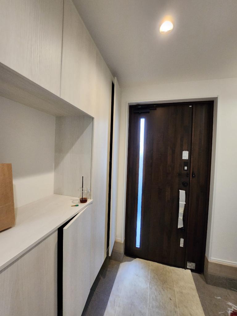 Modern Three-Storey House in Tokyo — photograph 2