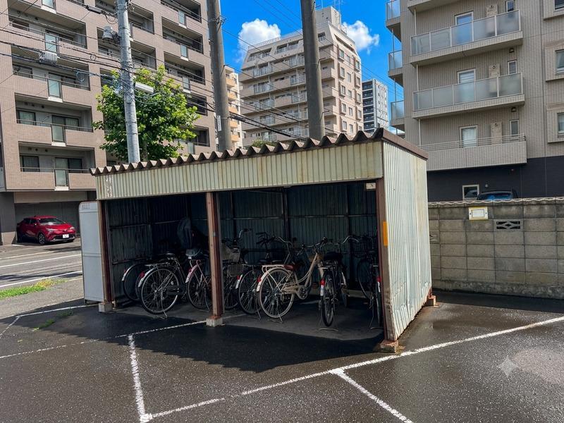Apartment Building in Kita-ku, Sapporo — photograph 3