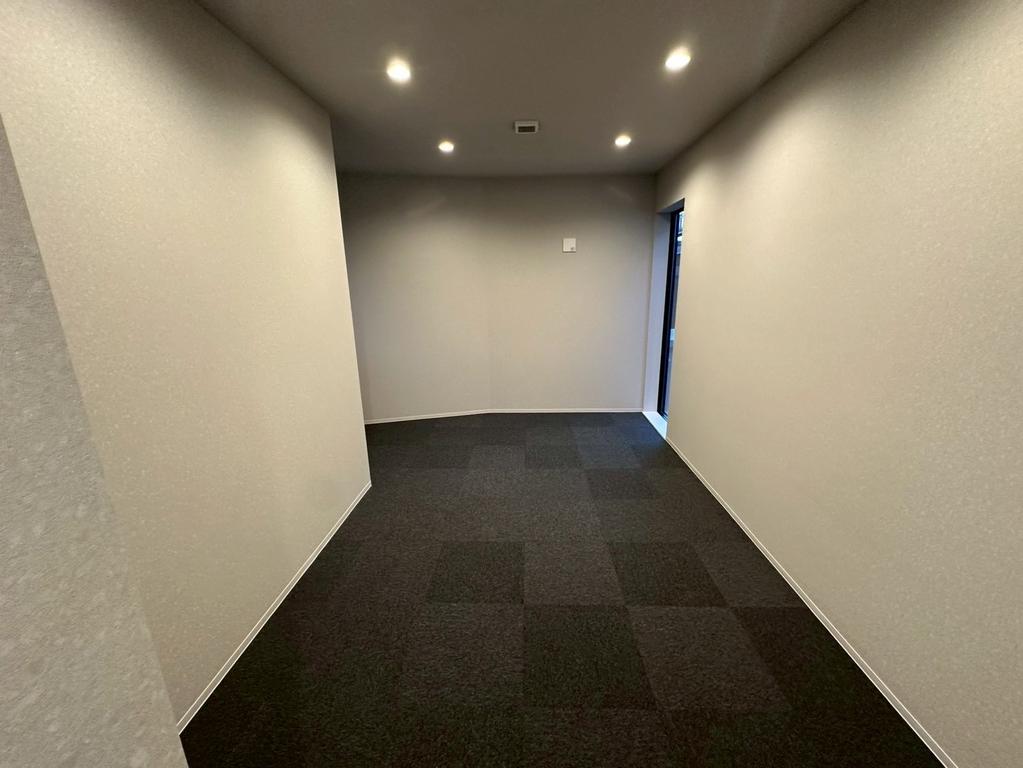 Retail in Minato-ku, Tokyo — photograph 4