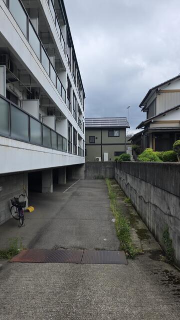 Apartment Building in Tadasucho, Sabae — photograph 3