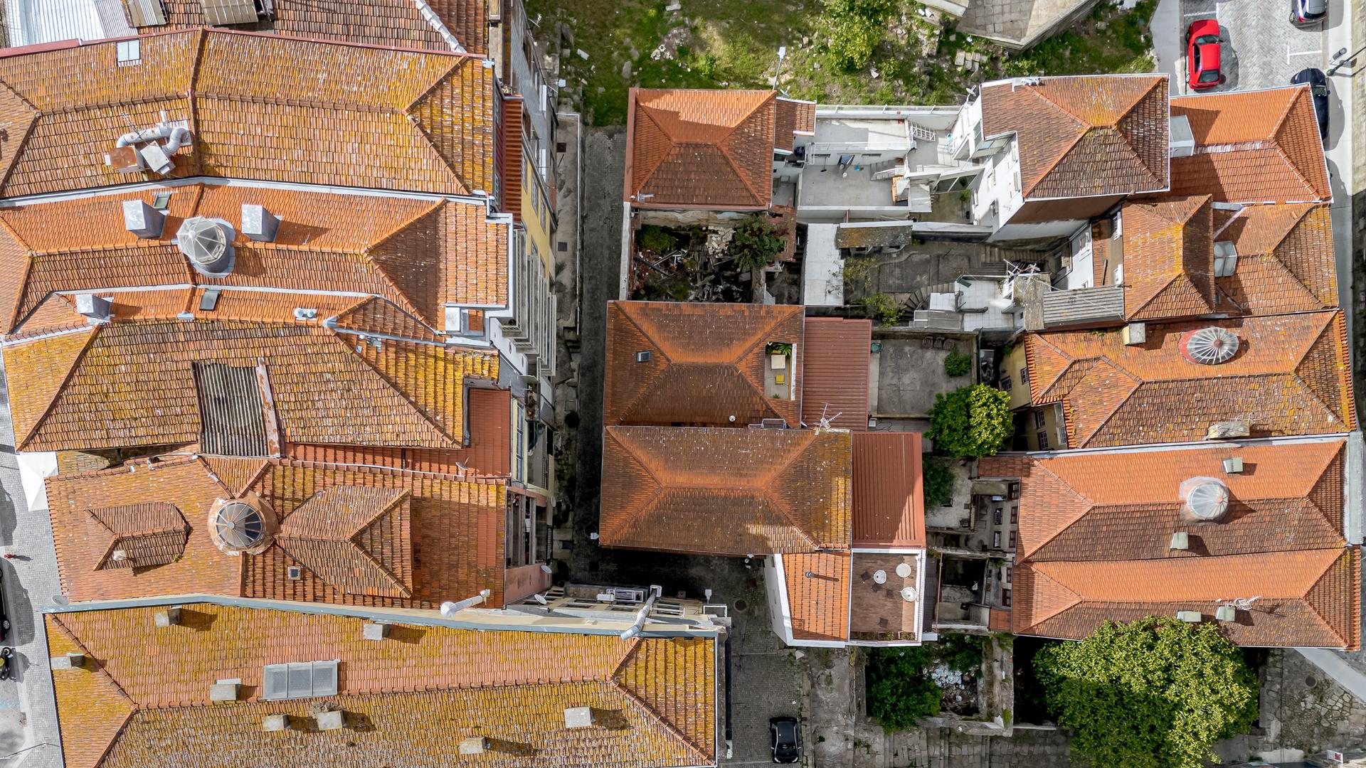 Building in Porto — photograph 4